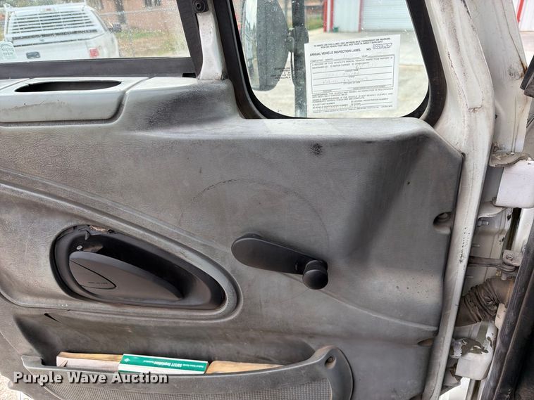 image for item EW1179 2005 International 4300 box truck