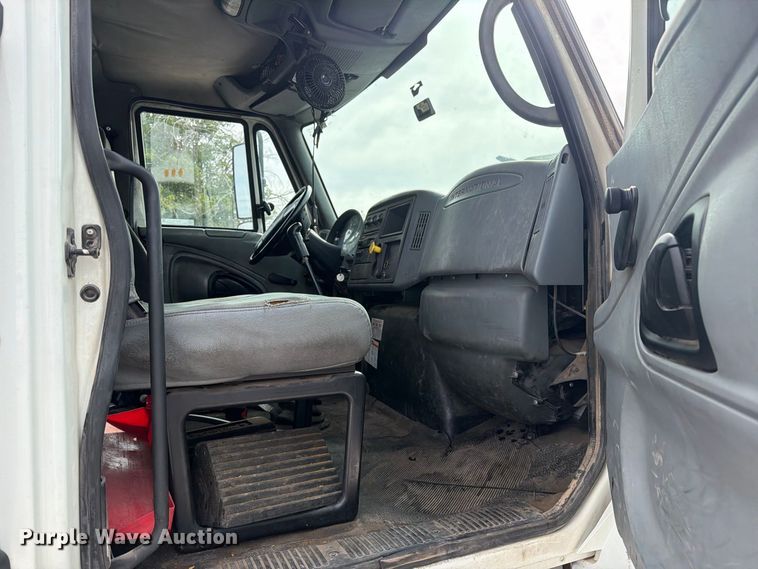 image for item EW1179 2005 International 4300 box truck