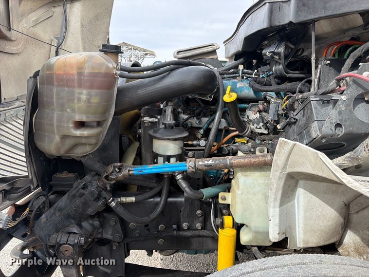 image for item EW1179 2005 International 4300 box truck