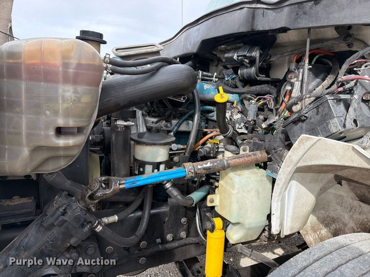 image for item EW1179 2005 International 4300 box truck