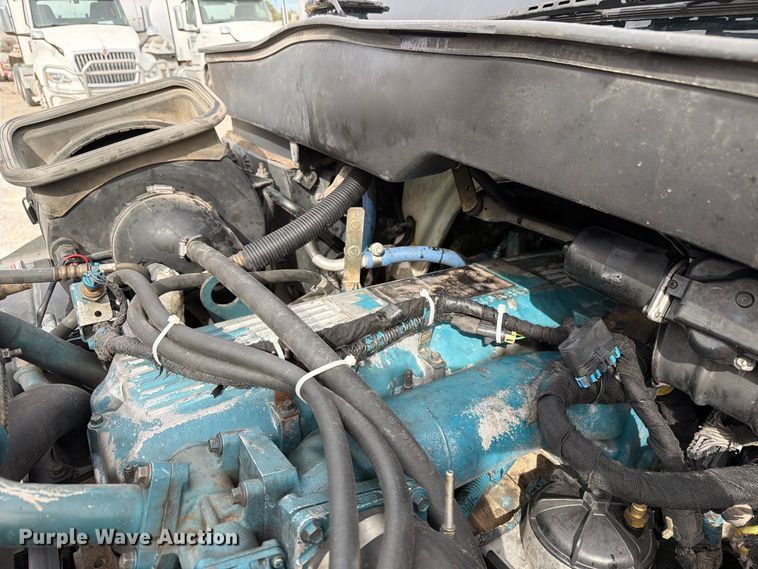 image for item EW1179 2005 International 4300 box truck