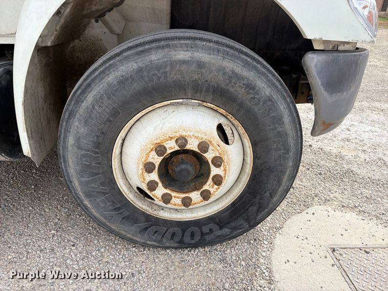 image for item EW1179 2005 International 4300 box truck