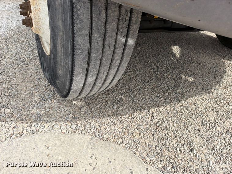 image for item EW1179 2005 International 4300 box truck