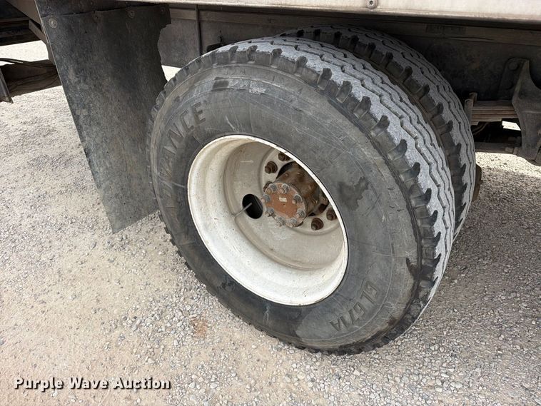 image for item EW1179 2005 International 4300 box truck