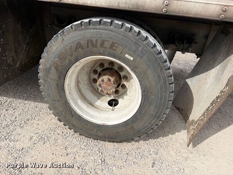 image for item EW1179 2005 International 4300 box truck