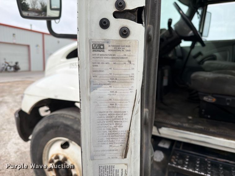 image for item EW1179 2005 International 4300 box truck