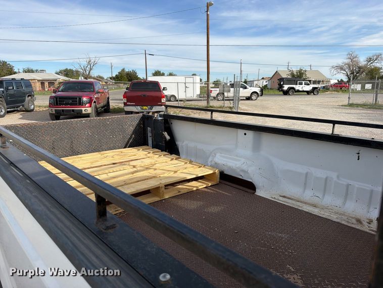image for item EW1180 2004 Ford F250 Super Duty pickup truck