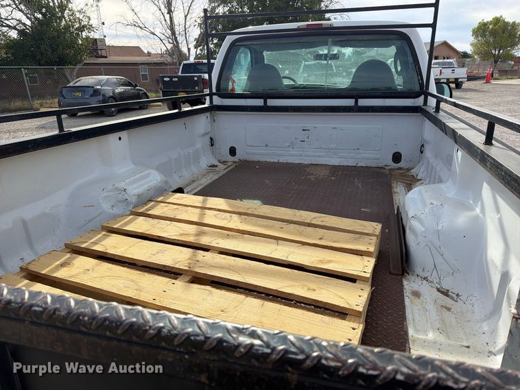 image for item EW1180 2004 Ford F250 Super Duty pickup truck