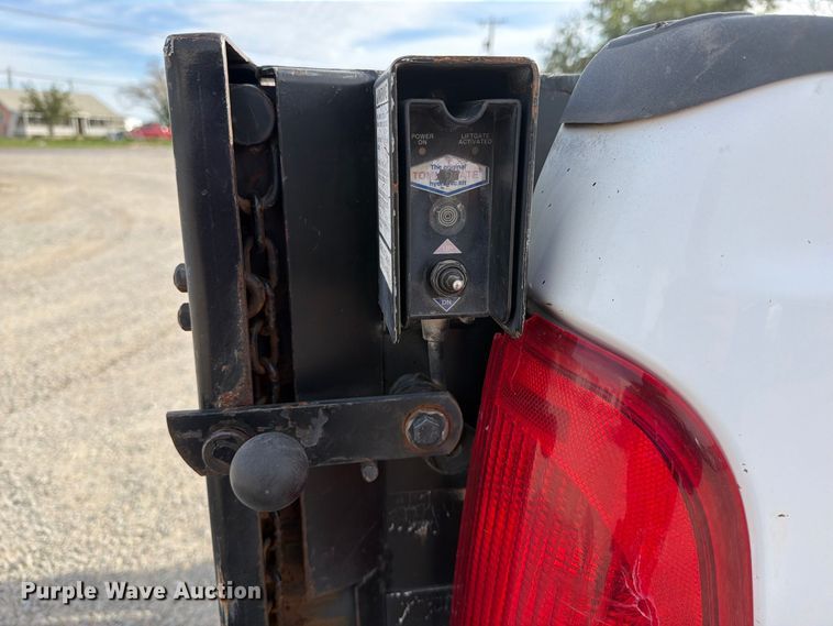 image for item EW1180 2004 Ford F250 Super Duty pickup truck