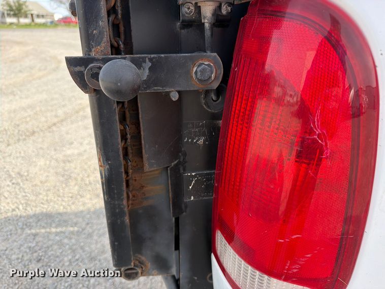 image for item EW1180 2004 Ford F250 Super Duty pickup truck