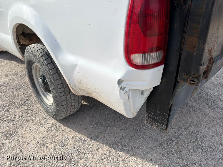 image for item EW1180 2004 Ford F250 Super Duty pickup truck