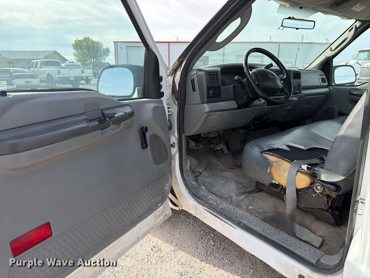 image for item EW1180 2004 Ford F250 Super Duty pickup truck