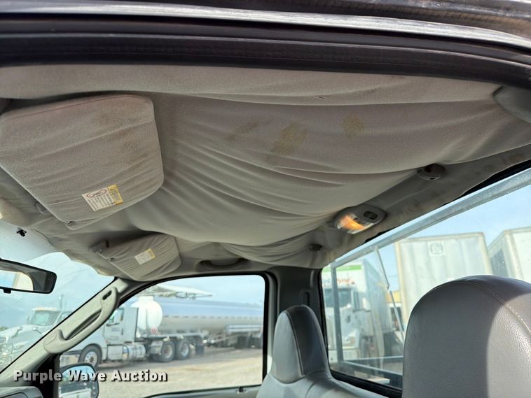 image for item EW1180 2004 Ford F250 Super Duty pickup truck