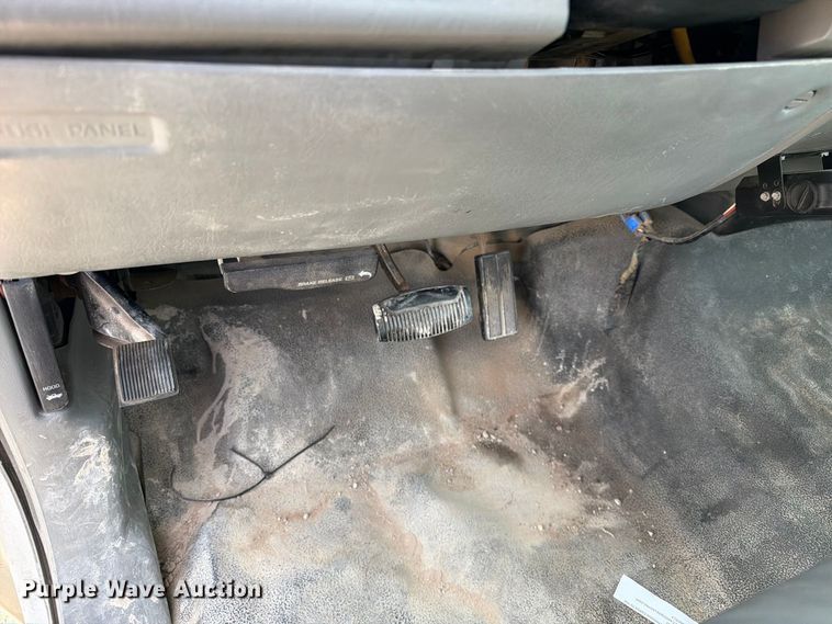 image for item EW1180 2004 Ford F250 Super Duty pickup truck