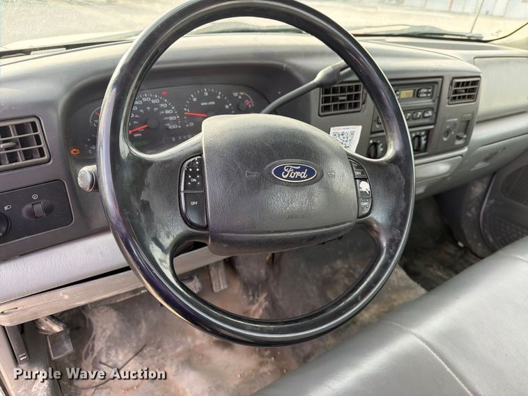 image for item EW1180 2004 Ford F250 Super Duty pickup truck