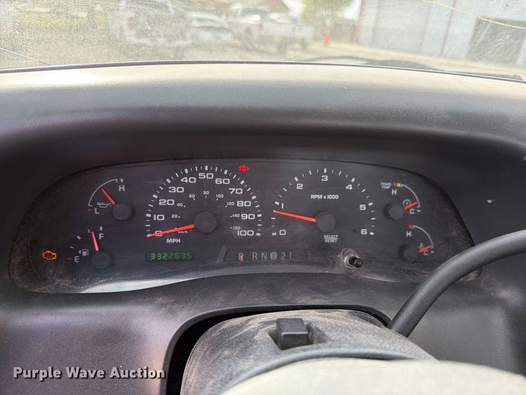 image for item EW1180 2004 Ford F250 Super Duty pickup truck