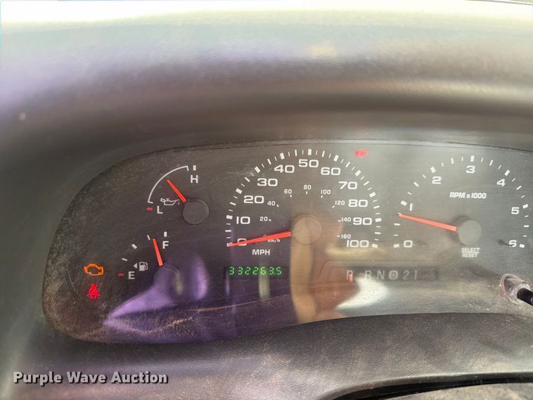 image for item EW1180 2004 Ford F250 Super Duty pickup truck