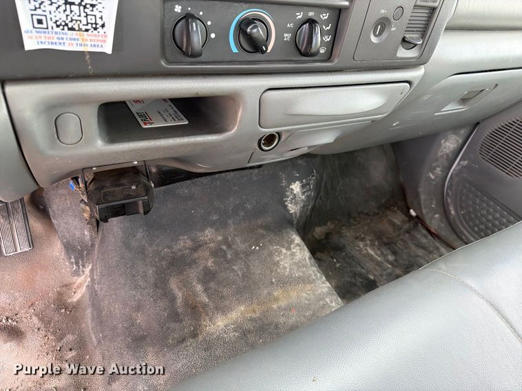 image for item EW1180 2004 Ford F250 Super Duty pickup truck