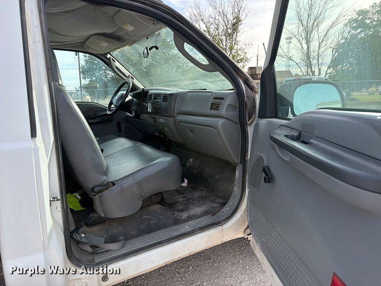 image for item EW1180 2004 Ford F250 Super Duty pickup truck