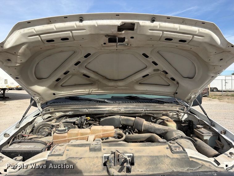 image for item EW1180 2004 Ford F250 Super Duty pickup truck