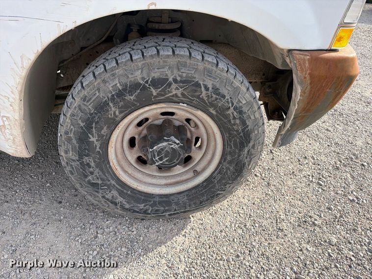 image for item EW1180 2004 Ford F250 Super Duty pickup truck
