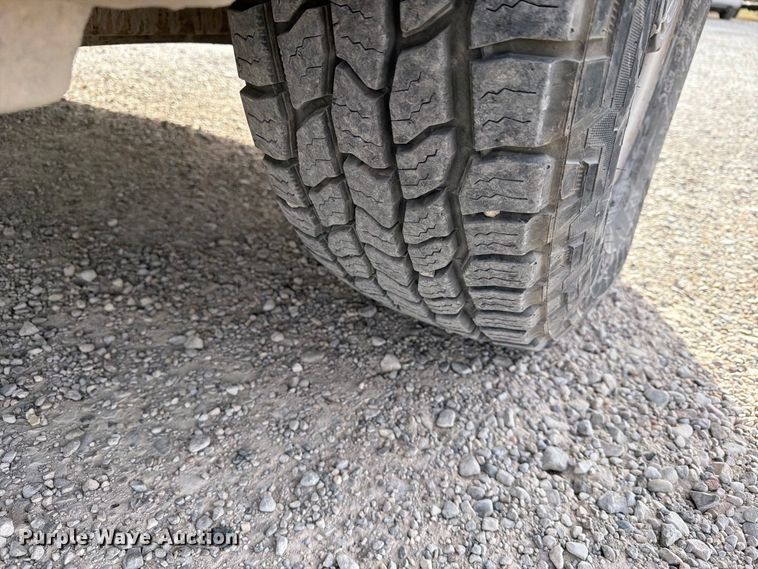 image for item EW1180 2004 Ford F250 Super Duty pickup truck