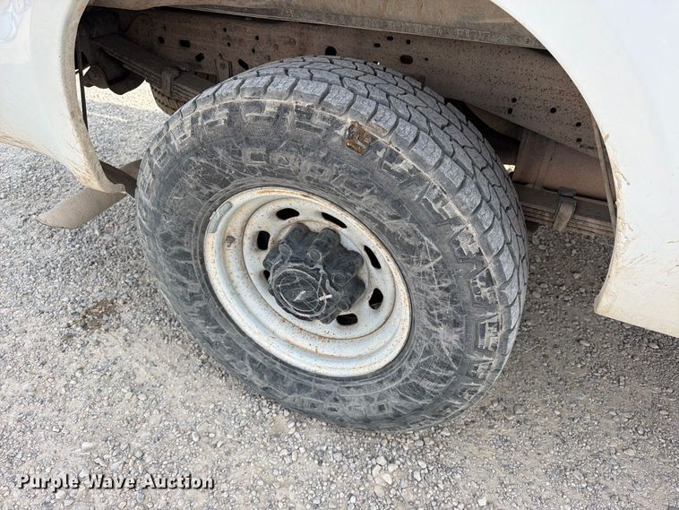 image for item EW1180 2004 Ford F250 Super Duty pickup truck