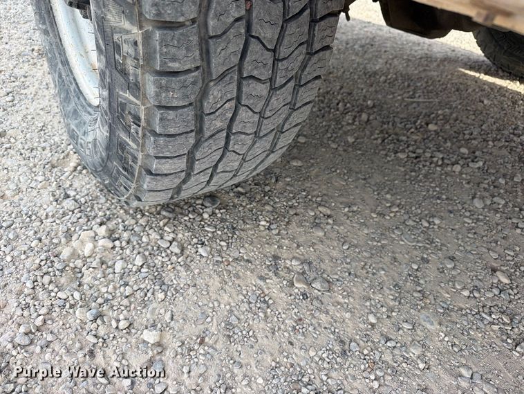image for item EW1180 2004 Ford F250 Super Duty pickup truck
