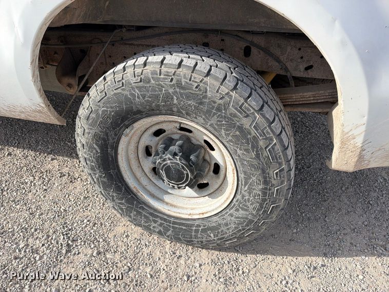 image for item EW1180 2004 Ford F250 Super Duty pickup truck