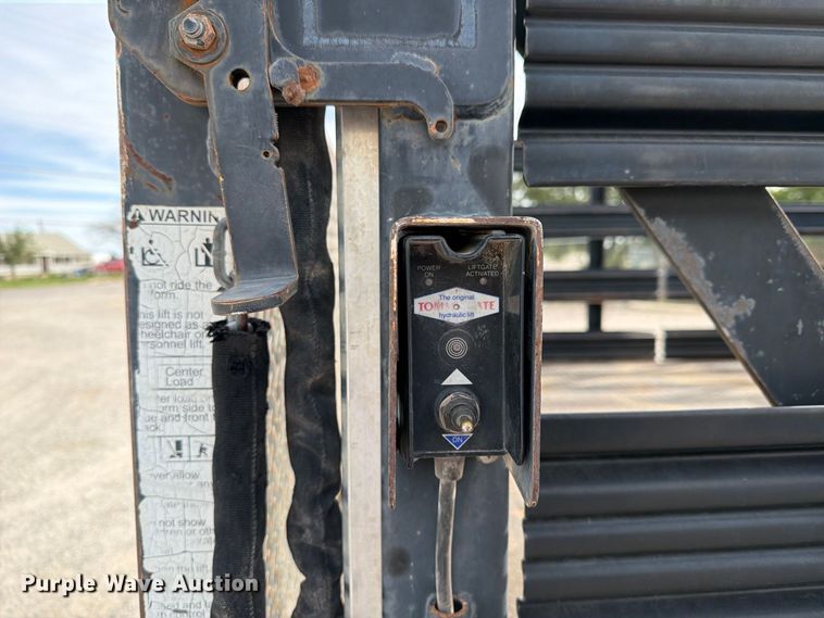 image for item EW1181 2009 Ford F350 Super Duty flatbed pickup truck