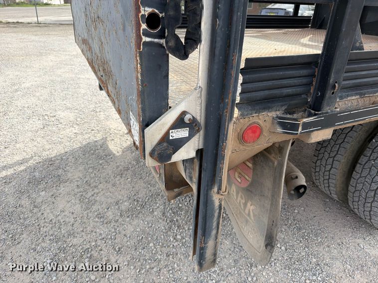 image for item EW1181 2009 Ford F350 Super Duty flatbed pickup truck