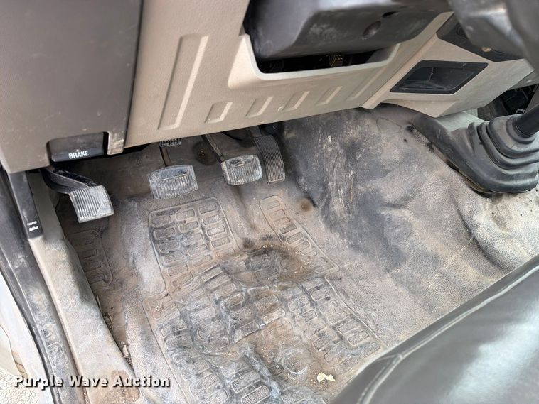 image for item EW1181 2009 Ford F350 Super Duty flatbed pickup truck