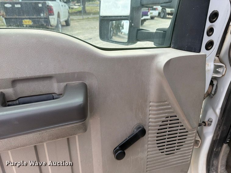 image for item EW1181 2009 Ford F350 Super Duty flatbed pickup truck