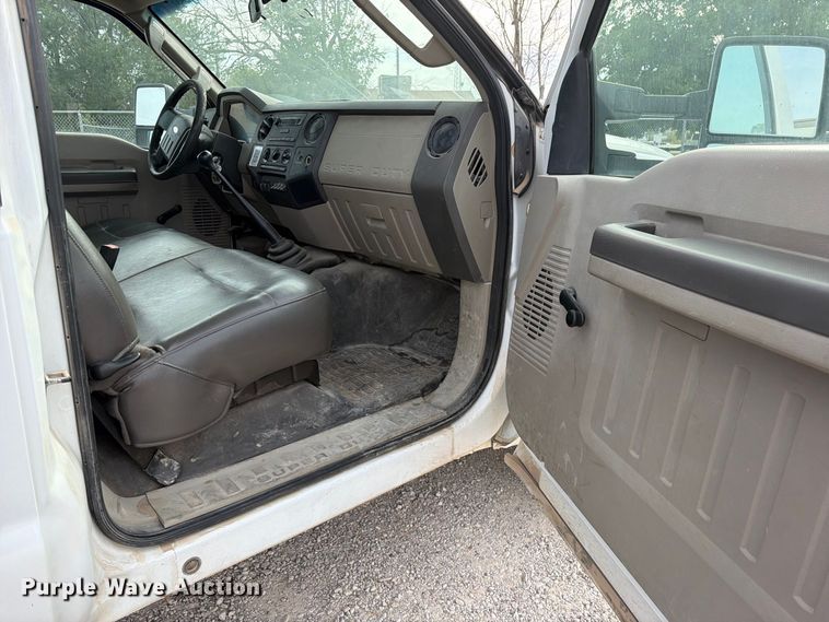image for item EW1181 2009 Ford F350 Super Duty flatbed pickup truck