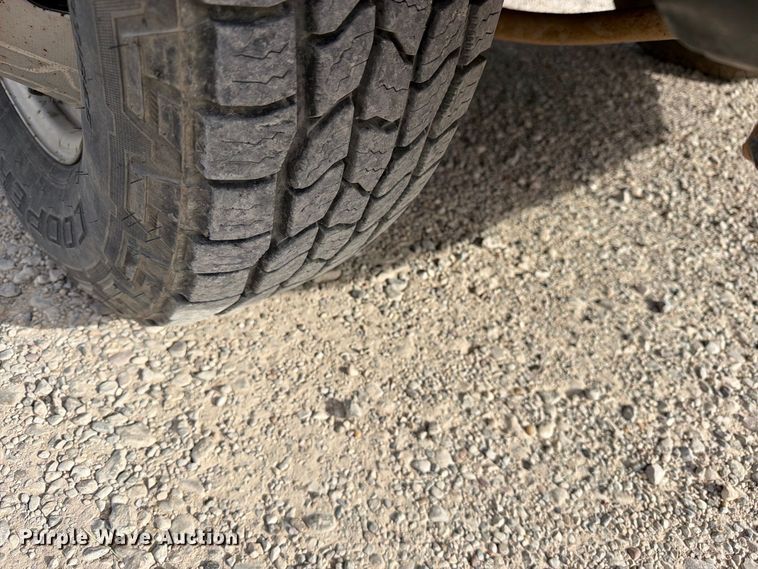 image for item EW1181 2009 Ford F350 Super Duty flatbed pickup truck