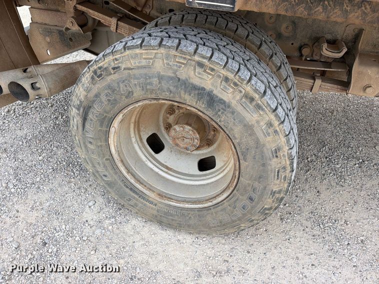 image for item EW1181 2009 Ford F350 Super Duty flatbed pickup truck