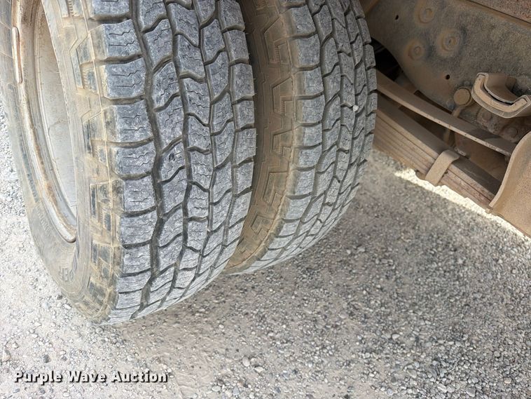 image for item EW1181 2009 Ford F350 Super Duty flatbed pickup truck
