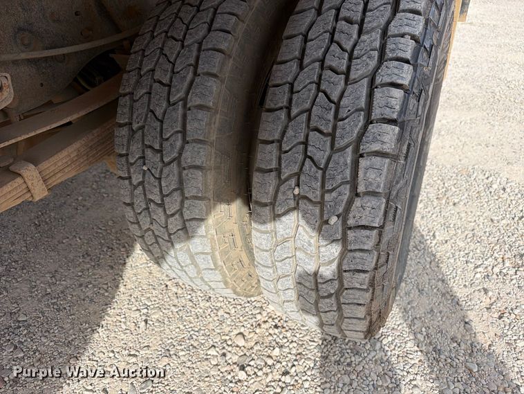 image for item EW1181 2009 Ford F350 Super Duty flatbed pickup truck