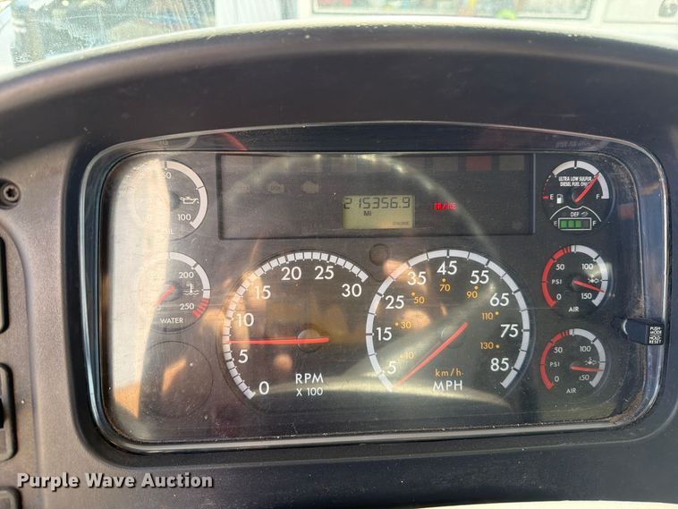 image for item EW1185 2014 Freightliner Business Class M2 box truck