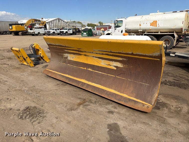 image for item EW2322 Caterpillar snow plow