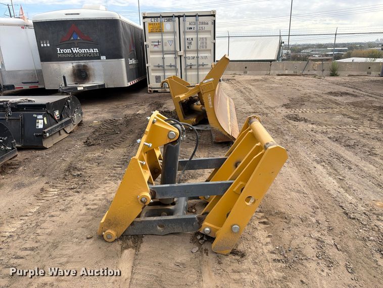 image for item EW2322 Caterpillar snow plow