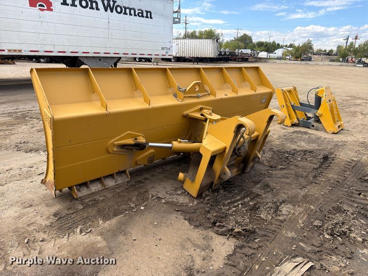 image for item EW2322 Caterpillar snow plow
