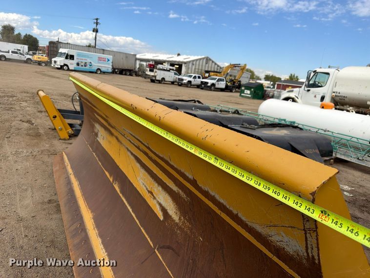 image for item EW2322 Caterpillar snow plow