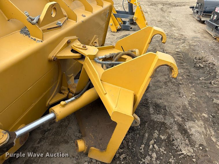 image for item EW2322 Caterpillar snow plow