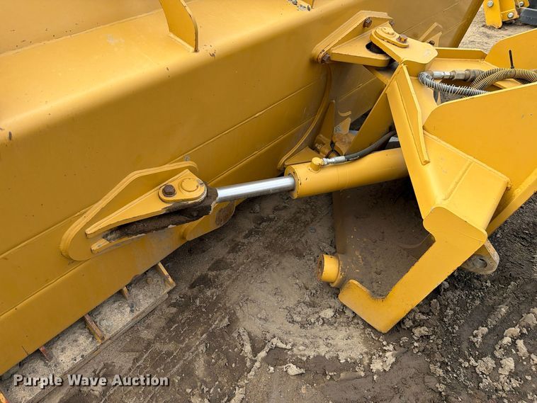 image for item EW2322 Caterpillar snow plow