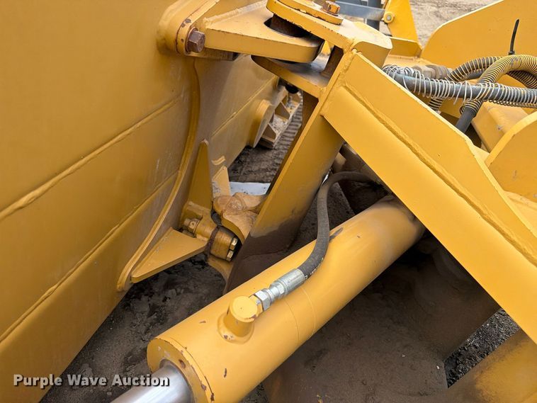 image for item EW2322 Caterpillar snow plow