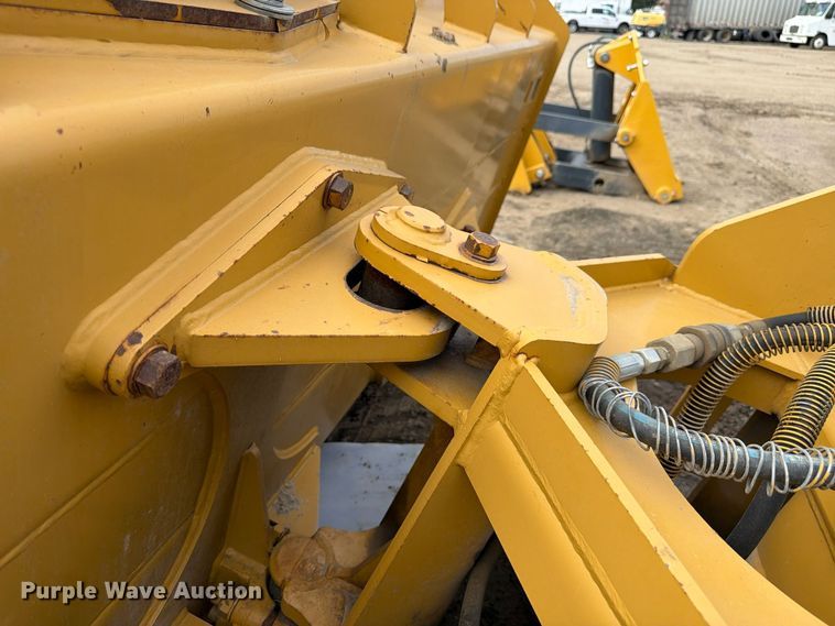 image for item EW2322 Caterpillar snow plow