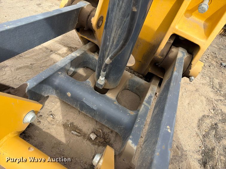 image for item EW2322 Caterpillar snow plow