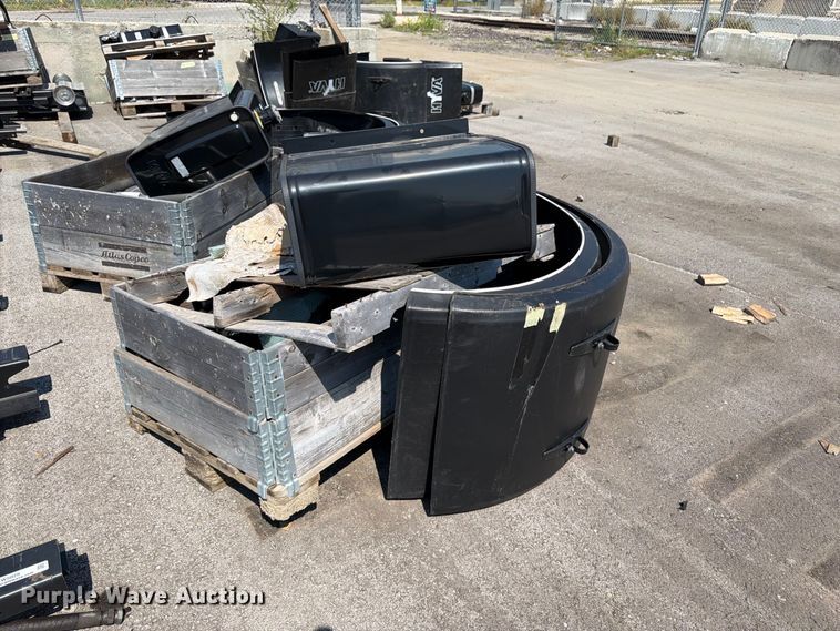 image for item EW5029 2020 Hyva 31-185-S hooklift bed