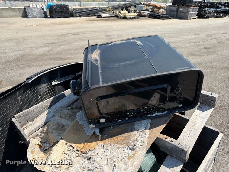 image for item EW5029 2020 Hyva 31-185-S hooklift bed